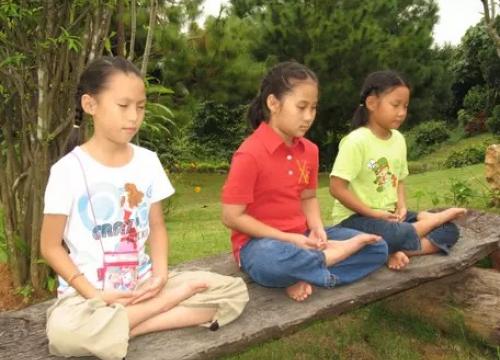 Children meditating