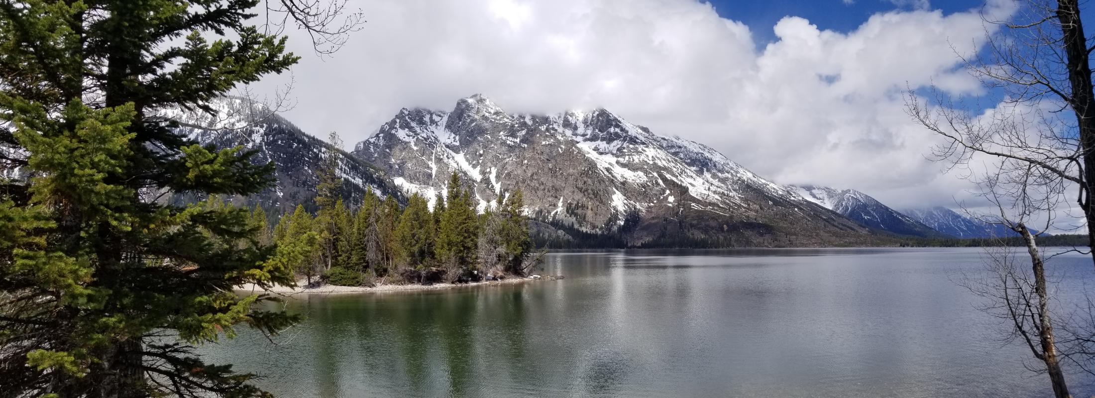 Mountain range behind a lake