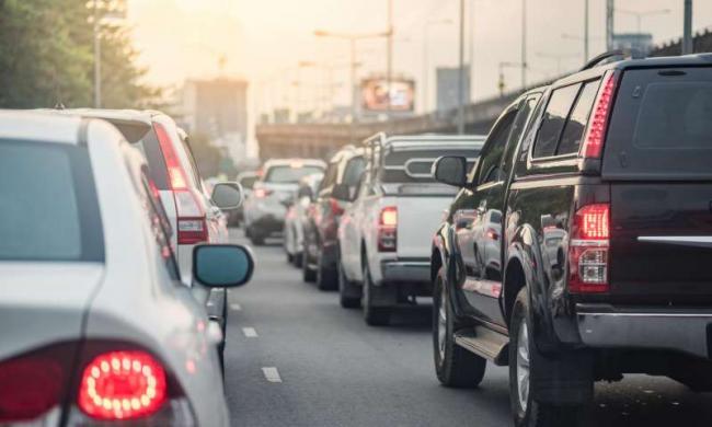 A long line of cars in heavy traffic.